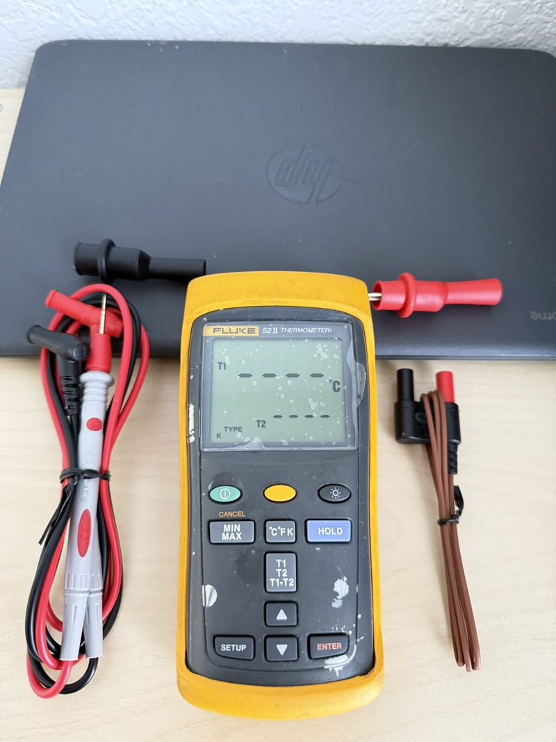 FLUKE 52 II THERMOCOUPLE THERMOMETER WITH PROBE & LEADS