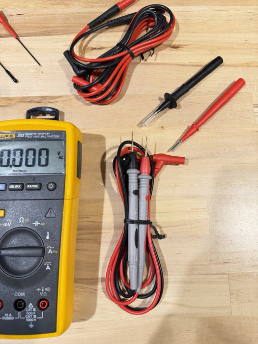 FLUKE 233 REMOTE DISPLAY AUTOMOTIVE DIGITAL  MULTIMETER KIT (FREE SHIPPING)