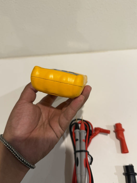 FLUKE 177 TRUE RMS MULTIMETER W/ LEADS & CLIPS - SHIPS FAST