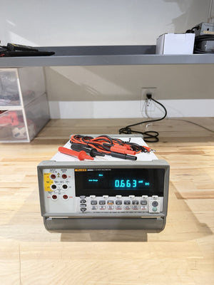 FLUKE 8808A 5.5 DIGITAL MULTIMETER WITH LEADS & CHARGER TESTED
