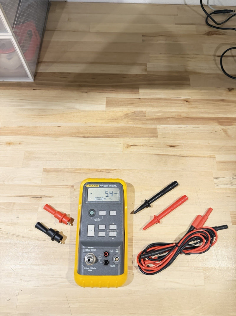 FLUKE 717 100G PRESSURE CALIBRATOR WITH LEADS TESTED