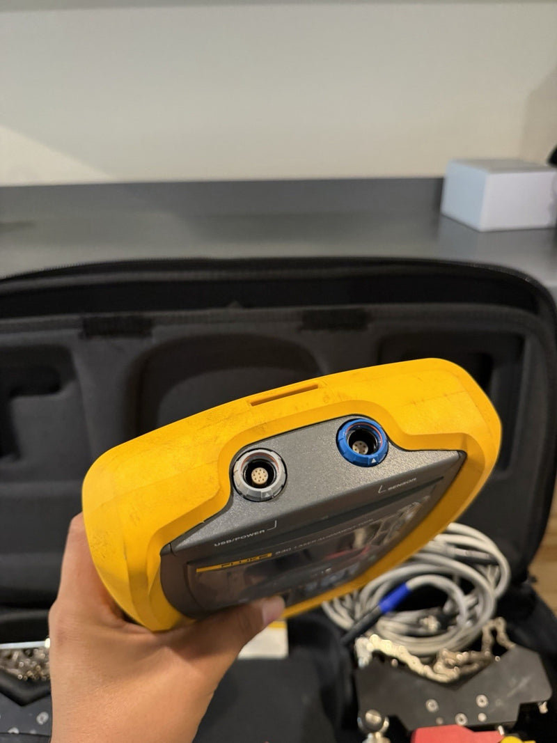 FLUKE 830 LASER ALIGNMENT TOOL WITH ACCESSORIES TESTED