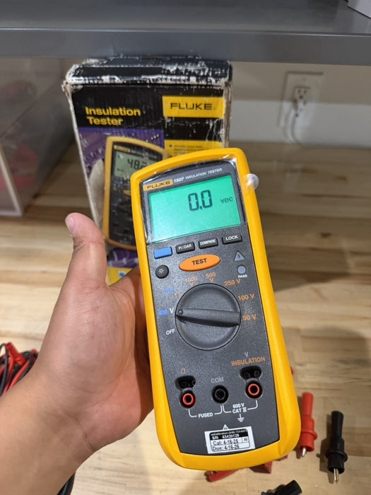 FLUKE 1507 INSULATION MULTIMETER WITH LEADS & CLIPS CALIBRATED 2026