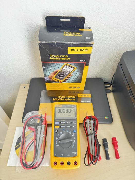 FLUKE  187 TRUE RMS MULTI METER W/LEADS & CALIBRATION CERTIFICATE- FREE SHIPPING