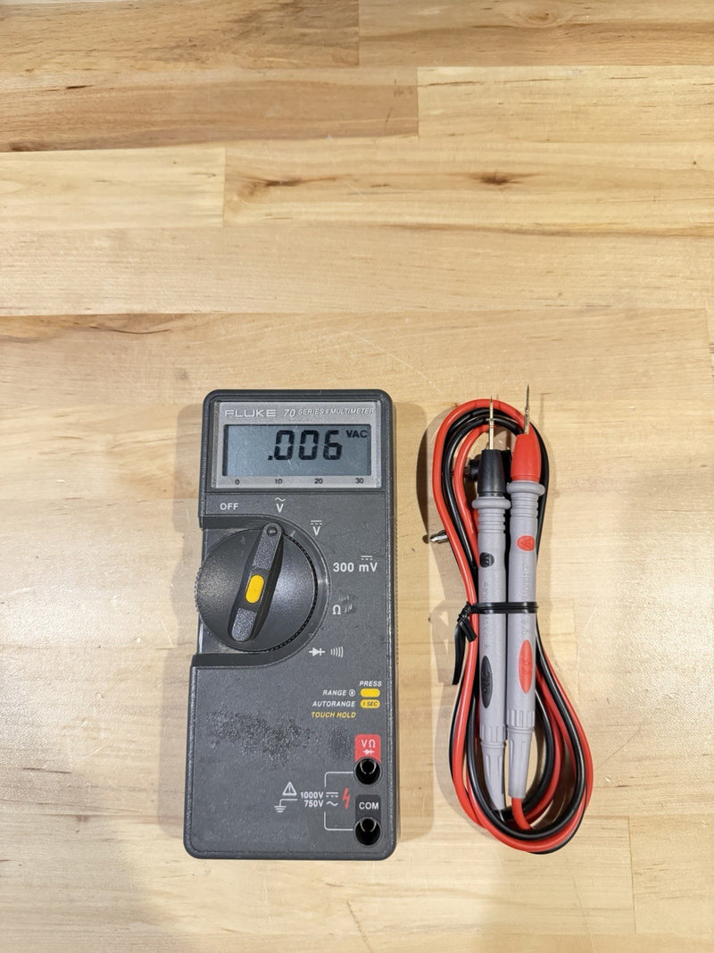 FLUKE 70 II MULTIMETER WITH LEADS TESTED