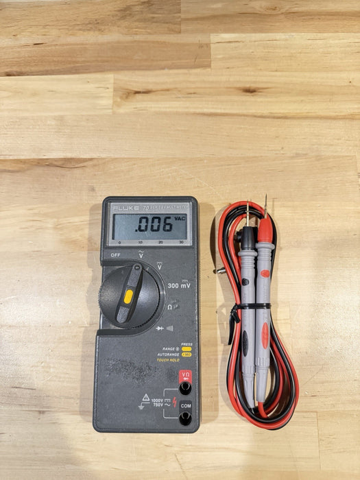 FLUKE 70 II MULTIMETER WITH LEADS TESTED