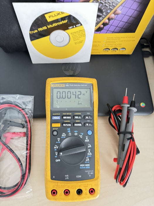 FLUKE 189 TRUE RMS DIGITAL MULTIMETER WITH LEADS & TRAVEL CASE