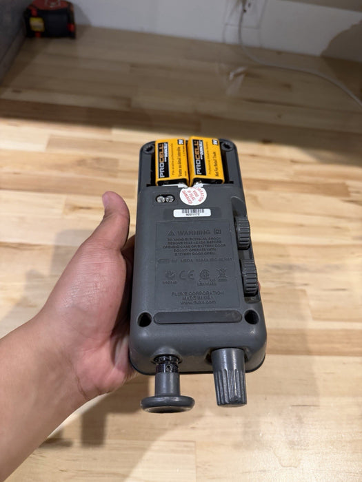 FLUKE 718 30G PRESSURE CALIBRATOR TESTED