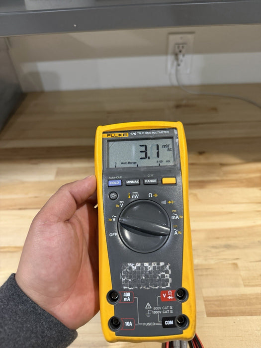 FLUKE 179 TRUE RMS MULTIMETER W/ LEAD SET- SHIPS FAST (TESTED)
