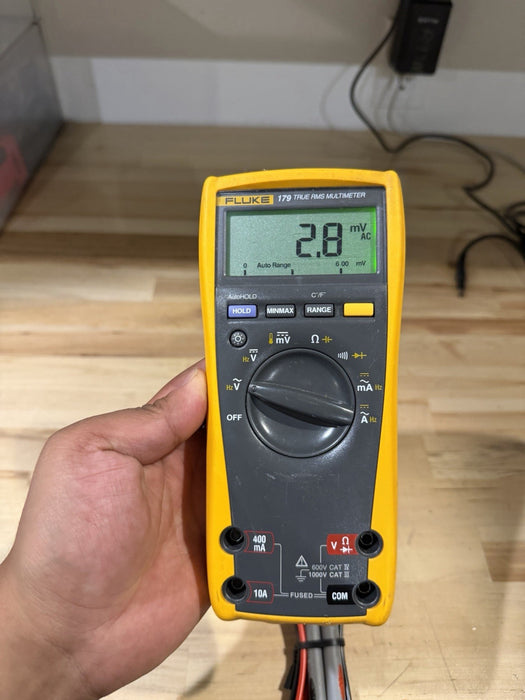 FLUKE 179 MULTIMETER WITH LEADS & CLIPS