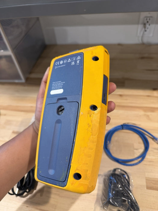 FLUKE NETWORKS LIQ-100 LINKIQ CABLE & NETWORK TESTER W ACCESSORIES