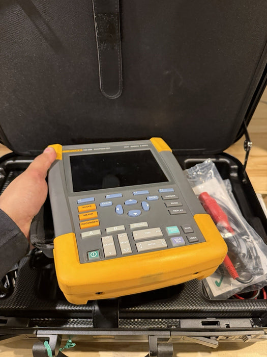 FLUKE 190-202 SCOPEMETER 2CH 200MHZ 2.5GS/S W/ ACCESSORIES (TESTED) SHIPS FREE