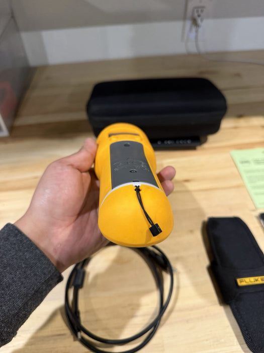 FLUKE 805 FC VIBRATION METER WITH ACCESSORIES