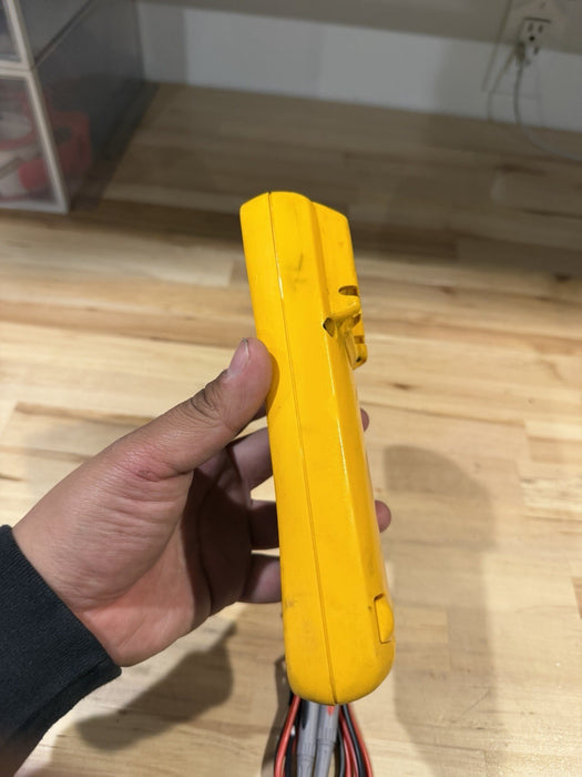 FLUKE 77-IV MULTIMETER W / LEAD SET & CLIPS - SHIPS FAST (TESTED)