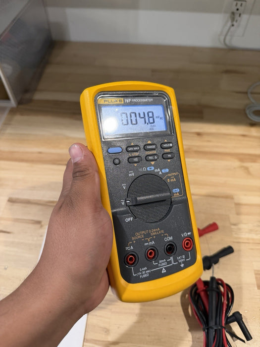 FLUKE 787 PROCESS METER W/ LEADS & BAG (EXCELLENT CONDITION)-FREE SHIPPING