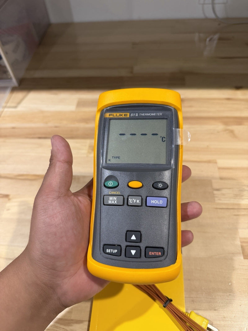 FLUKE 51 II THERMOCOUPLE THERMOMETER WITH PROBE & MANUAL