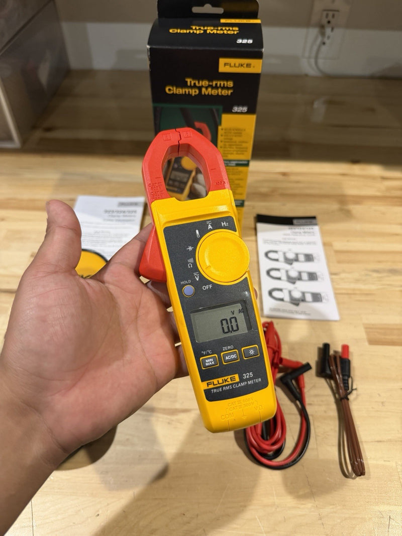 FLUKE 325 TRUE RMS CLAMP METER SHIPS FAST - NEW