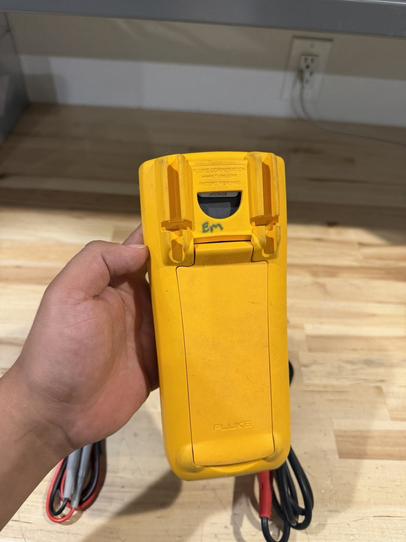 FLUKE 1587 DIGITAL INSULATION TESTER KIT W ACCESSORIES & LEADS - SHIPS FAST