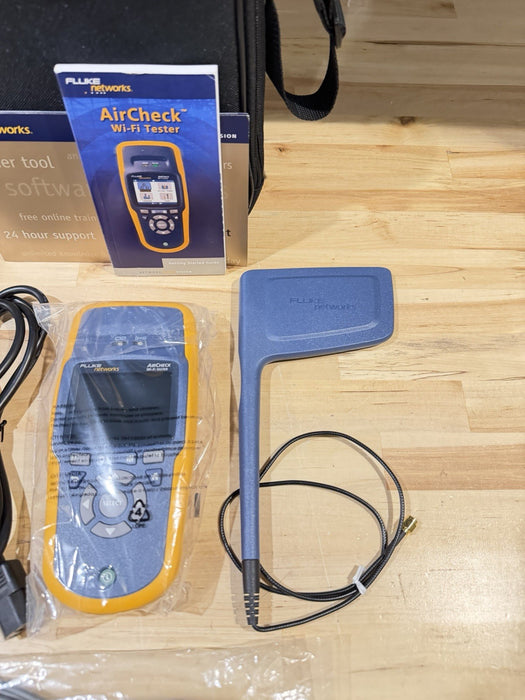 FLUKE NETWORKS AIRCHECK WIFI TESTER W/ ANTENNA & ACCESSORIES (NEW) RARE