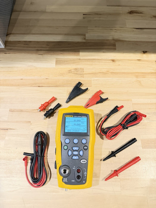 FLUKE 719 PRO 300G ELECTRIC PRESSURE CALIBRATOR W/ ACCESSORIES (SHIPS FREE)