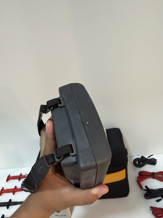 FLUKE 702 DOCUMENTING PROCESS CALIBRATOR WITH ACCESSORIES TESTED