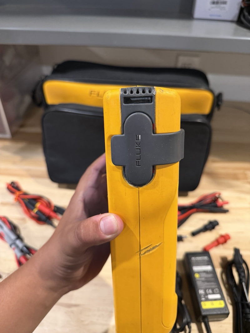 FLUKE 754 DOCUMENTING PROCESS CALIBRATOR WITH ACCESSORIES TESTED