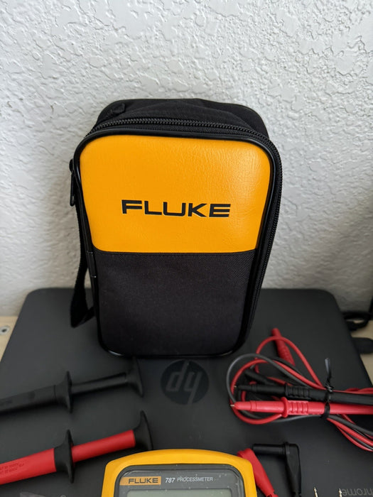 FLUKE 787 PROCESS METER WITH ACCESSORIES & BAG