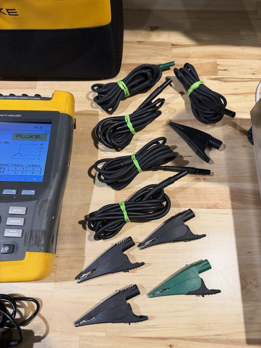 FLUKE 434 POWER QUALITY ANALYZER W/ACCESSORIES& CHARGER - SHIPS FREE (TESTED)