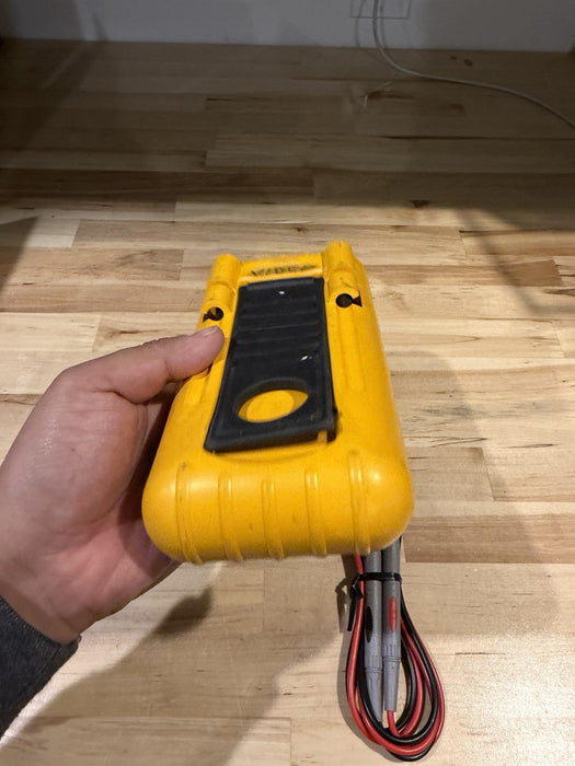 FLUKE 83 MULTIMETER W/ LEADS & CLIPS (TESTED) SHIPS FAST
