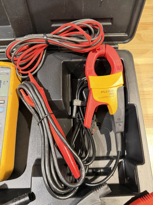 FLUKE 1587 DIGITAL INSULATION TESTER KIT W ACCESSORIES & LEADS - SHIPS FAST