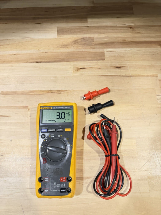 FLUKE 179 MULTIMETER WITH LEADS & CLIPS