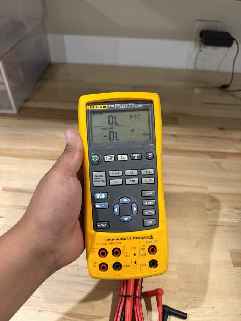 FLUKE 725 MULTIFUNCTION PROCESS CALIBRATOR WITH LEADS & CLIPS TESTED