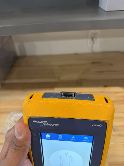 FLUKE NETWORKS LIQ-100 LINKIQ CABLE & NETWORK TESTER W ACCESSORIES