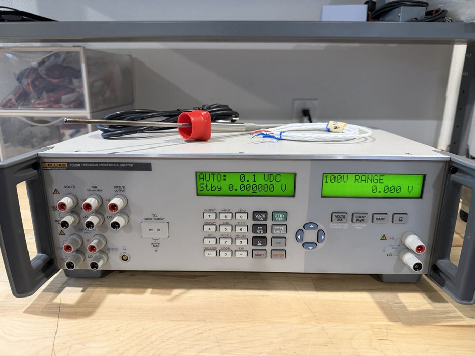 FLUKE 7526A PRECISION PROCESS CALIBRATOR WITH PROBE & CHARGER TESTED