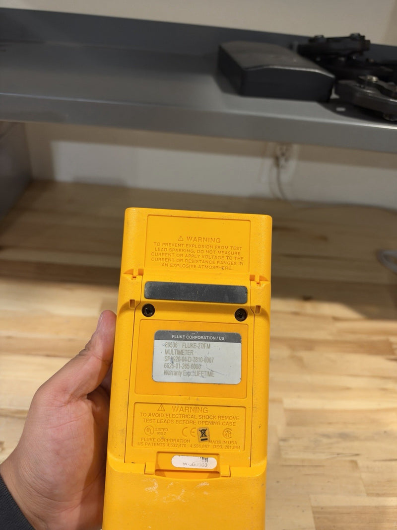 FLUKE 27 MULTIMETER W/ LEADS & CLIPS (TESTED) SHIPS FAST