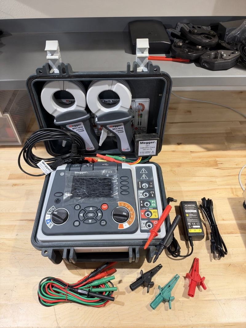 MEGGER DET2/3 GROUND TESTER W/ MCC1010 & MVC1010 CLAMP & LEDS -TESTED SHIPS FAST