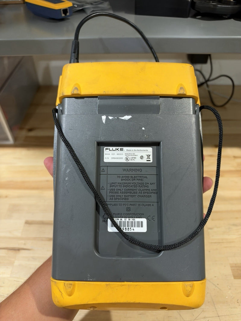 FLUKE 196C SCOPEMETER COLOR W/ LEADS 100MHZ 1GS/S (PARTS ONLY) SHIPS FAST