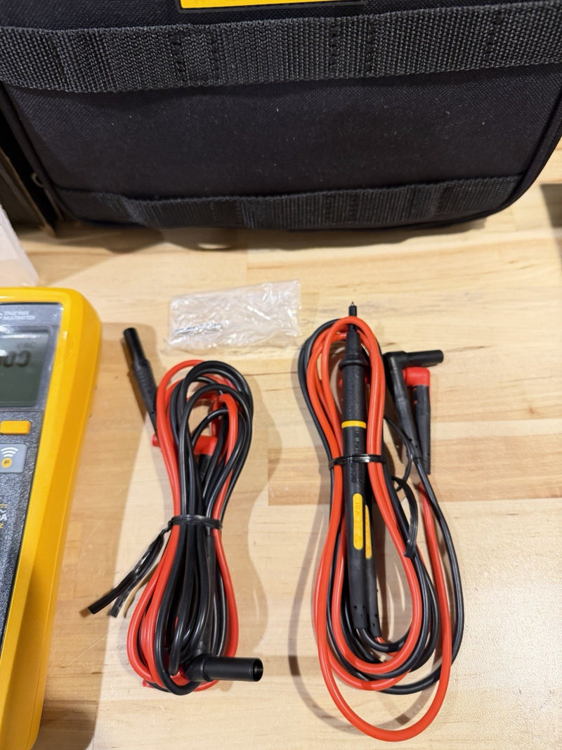 FLUKE 3000 FC TRUE RMS MULTIMETER & FLUKE A3000 FC CURRENT CLAMP KIT