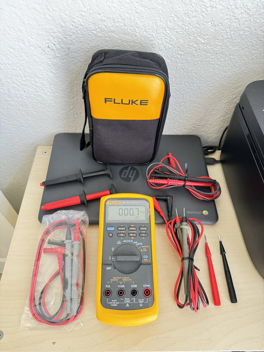 FLUKE 787 PROCESS METER WITH ACCESSORIES & BAG
