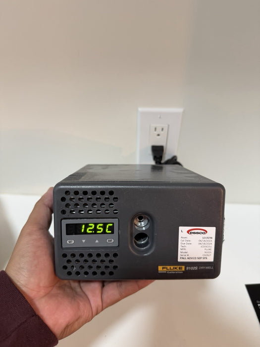 FLUKE 9102S DRY-WELL CALIBRATOR WITH BAG & CHARGER CALIBRATED 2024