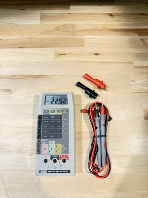 FLUKE 8060A TRUE RMS MULTIMETER W/ LEADS (TESTED)
