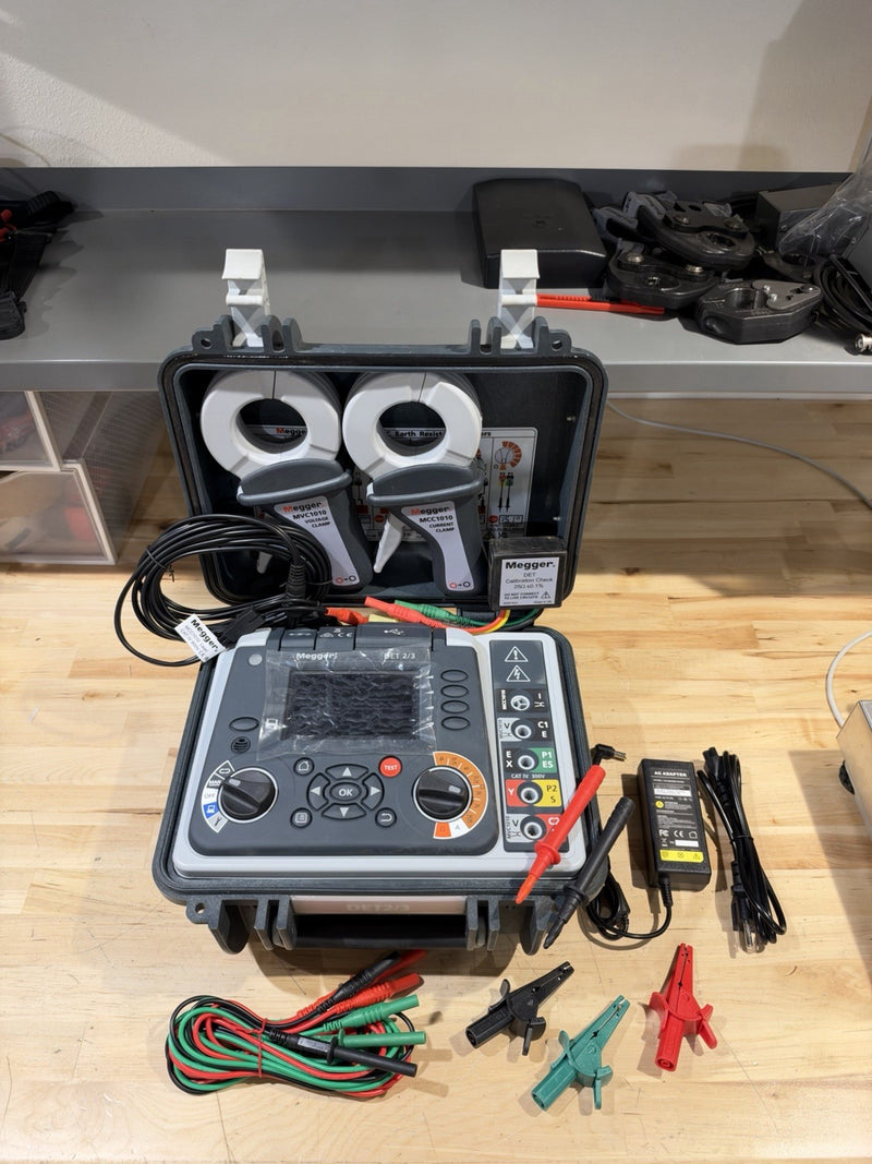 MEGGER DET2/3 GROUND TESTER W/ MCC1010 & MVC1010 CLAMP & LEDS -TESTED SHIPS FAST