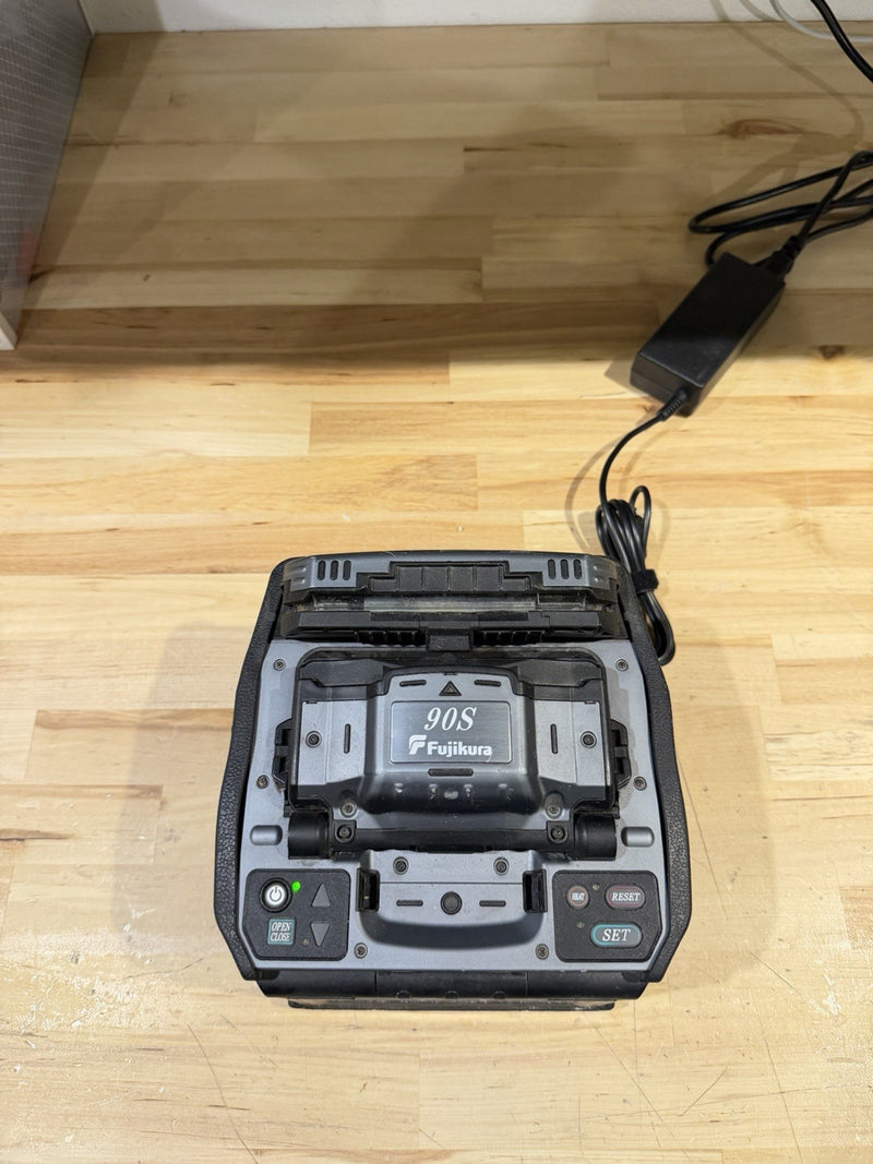 FUJIKURA 90S SM MM CORR ALIGNMENT FIBER FUSION SPLICER W/ CHARGER - SHIPS FREE