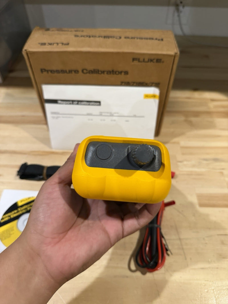 FLUKE 719 30G PRESSURE CALIBRATOR KIT W/ LEADS  (TESTED) NEW