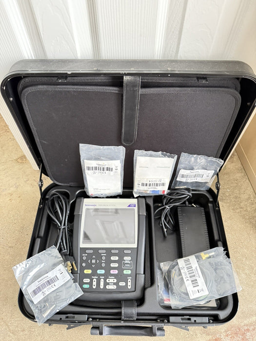 TEKTRONIX THS3024 FOUR CHANNEL OSCILLOSCOPE 200MHZ 5GS/S