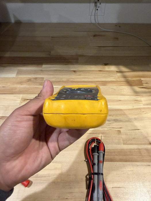 FLUKE 79 III TRUE RMS DIGITAL MULTIMETER W/ LEADS & CLIPS (TESTED) SHIPS FAST