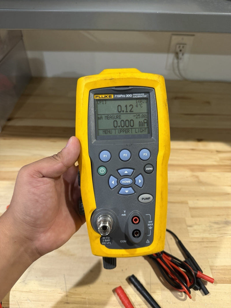 FLUKE 719 PRO 30G ELECTRIC PRESSURE CALIBRATOR W/ ACCESSORIES (SHIPS FREE)