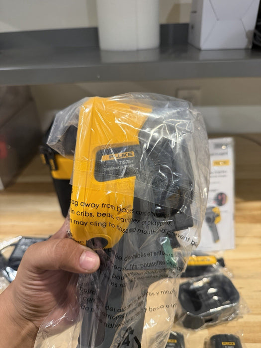 FLUKE TIS75+ 27 HZ 384X288 THERMAL IMAGING CANERA W/ ACCESSORIES (NEW SEALED)