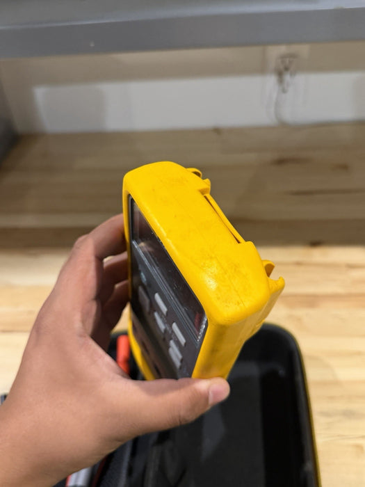 FLUKE 712B RTD CALIBRATOR W/ CASE & ACCESSORIES - TESTED