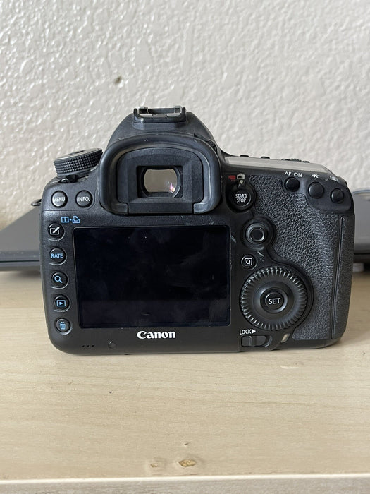 CANON EOS 5D MARK III 22.3MP DIGITAL SLR CAMERA  BLACK  USED